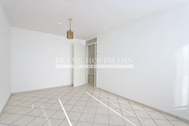 Immobilienangebot - Hamburg - Alle - Attraktive Eigentumswohnung mit großer Terrasse und Tiefgaragen-Stellplatz in Hamburg-Bramfeld