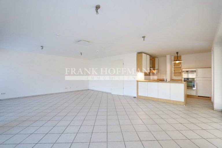 Immobilienangebot - Hamburg - Alle - Attraktive Eigentumswohnung mit großer Terrasse und Tiefgaragen-Stellplatz in Hamburg-Bramfeld