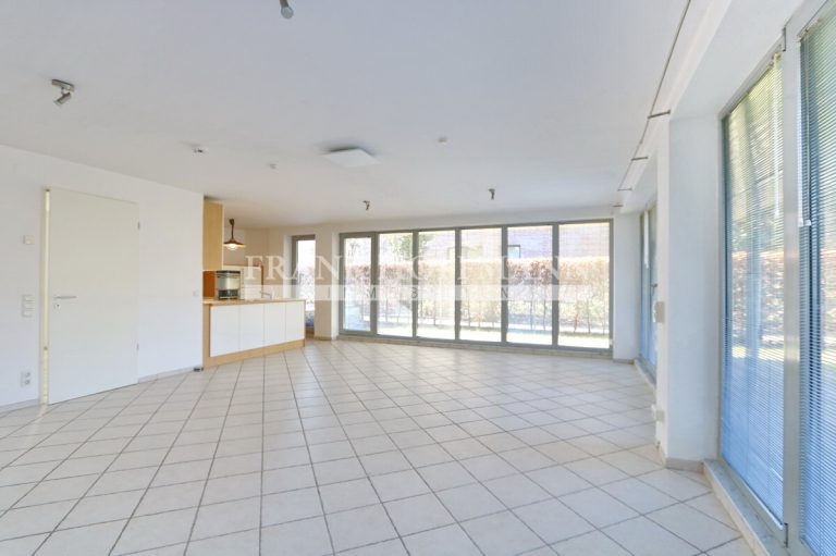 Immobilienangebot - Hamburg - Alle - Attraktive Eigentumswohnung mit großer Terrasse und Tiefgaragen-Stellplatz in Hamburg-Bramfeld