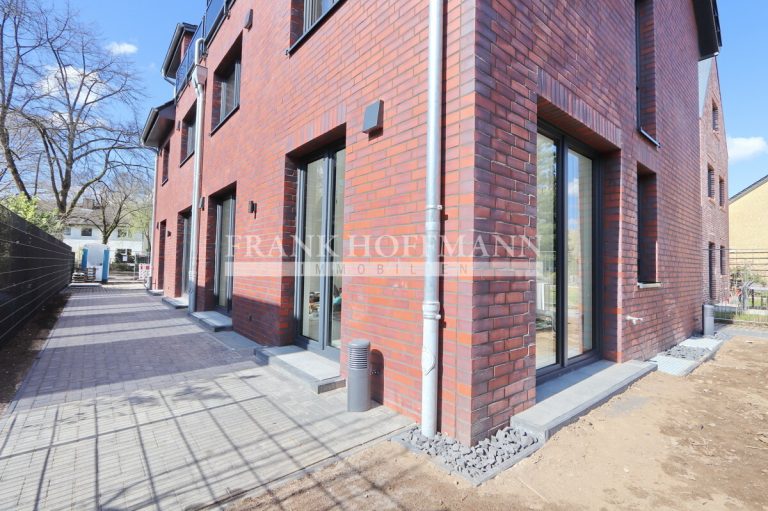 Immobilienangebot - Hamburg - Alle - Provisionsfrei & Neubau - Haushälfte mit Stellplatz in Hamburg-Volksdorf