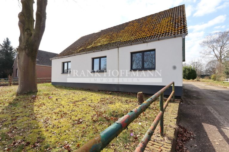 Immobilienangebot - Dägeling - Alle - Attraktives Einfamilienhaus mit Charme, großem Garten und Defiziten in Dägeling