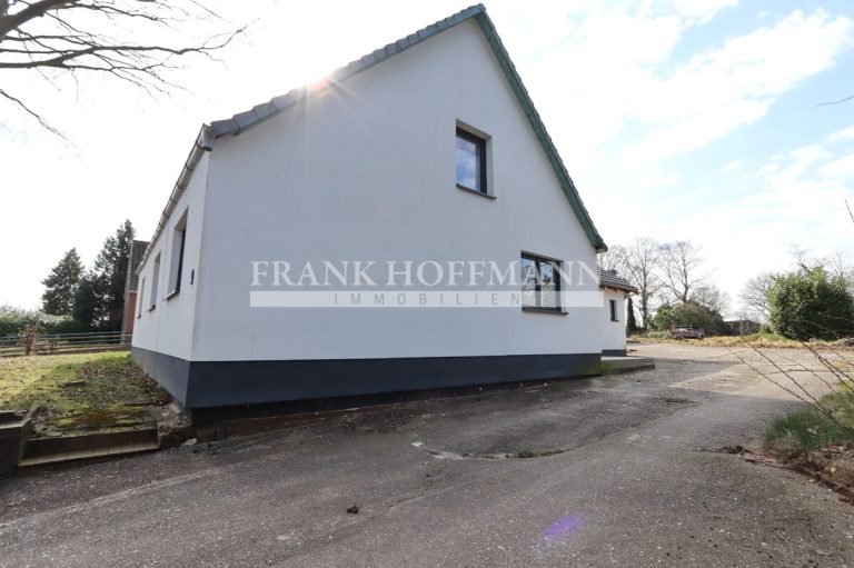 Immobilienangebot - Dägeling - Alle - Attraktives Einfamilienhaus mit Charme, großem Garten und Defiziten in Dägeling