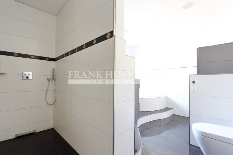 Immobilienangebot - Dägeling - Alle - Attraktives Einfamilienhaus mit Charme, großem Garten und Defiziten in Dägeling