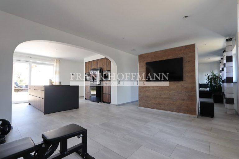 Immobilienangebot - Dägeling - Alle - Attraktives Einfamilienhaus mit Charme, großem Garten und Defiziten in Dägeling