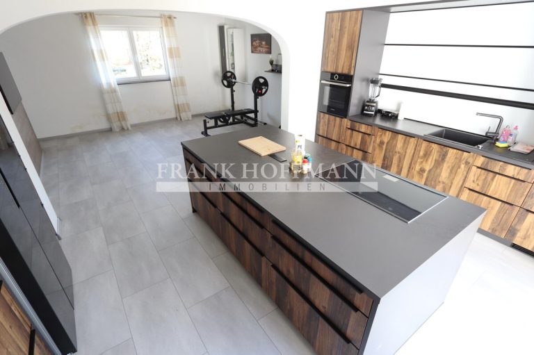 Immobilienangebot - Dägeling - Alle - Attraktives Einfamilienhaus mit Charme, großem Garten und Defiziten in Dägeling