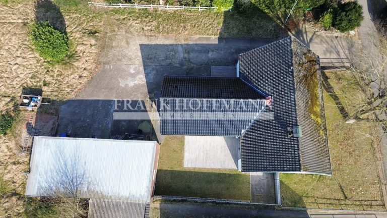 Immobilienangebot - Dägeling - Alle - Attraktives Einfamilienhaus mit Charme, großem Garten und Defiziten in Dägeling