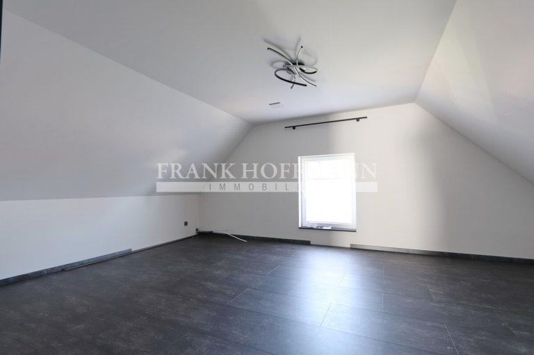Immobilienangebot - Dägeling - Alle - Attraktives Einfamilienhaus mit Charme, großem Garten und Defiziten in Dägeling