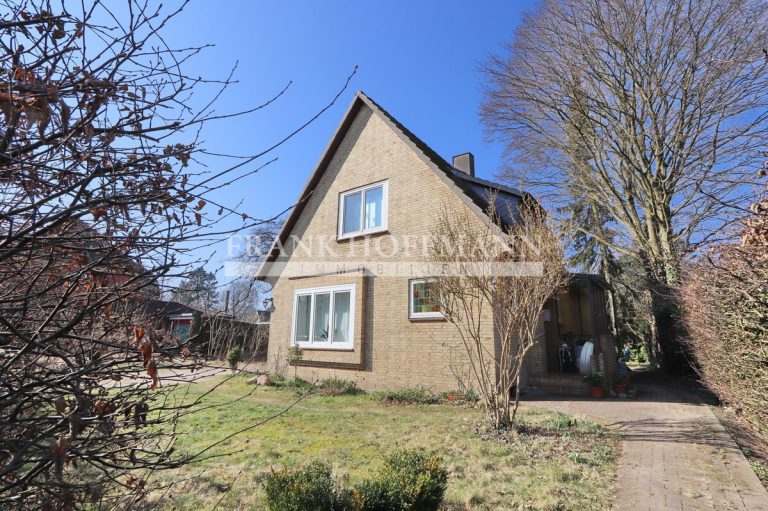 Immobilienangebot - Hamburg - Alle - Provisionsfrei für Käufer - Baugrundstück mit Bestandshaus in Hamburg-Volksdorf