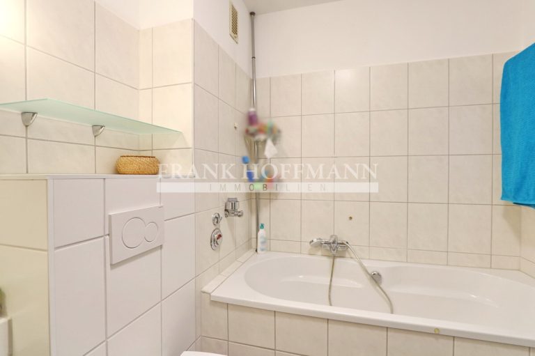 Immobilienangebot - Hamburg - Alle - Kapitalanlage in Hamburg-Wandsbek - Vermietete Eigentumswohnung mit Balkon und TG-Stellplatz