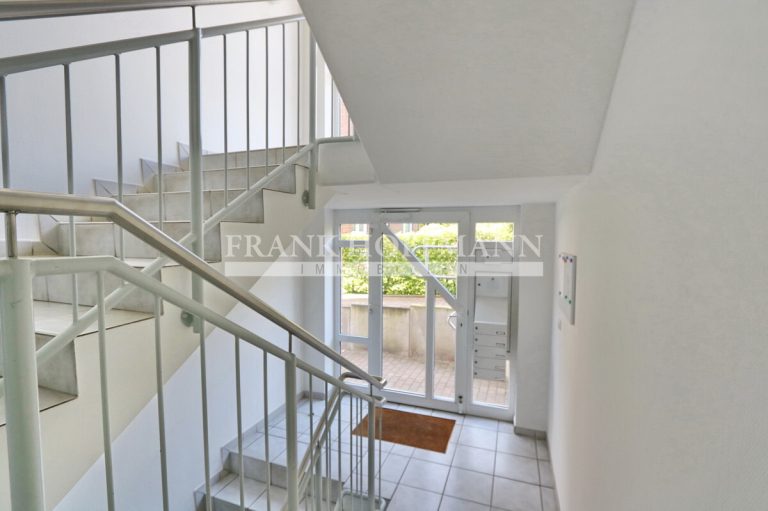 Immobilienangebot - Hamburg - Alle - Gepflegte Wohnung mit Balkon, Garten und Tiefgaragen-Stellplatz in Hamburg-Volksdorf