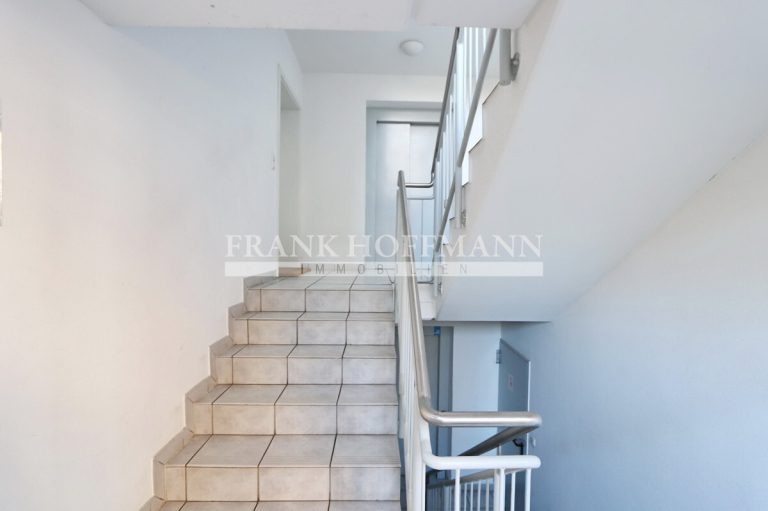 Immobilienangebot - Hamburg - Alle - Gepflegte Wohnung mit Balkon, Garten und Tiefgaragen-Stellplatz in Hamburg-Volksdorf