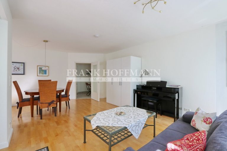 Immobilienangebot - Hamburg - Alle - Gepflegte Wohnung mit Balkon, Garten und Tiefgaragen-Stellplatz in Hamburg-Volksdorf