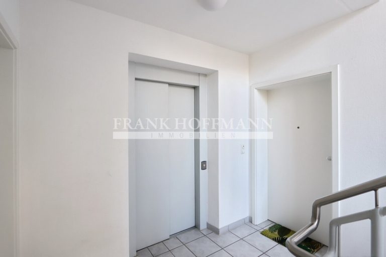 Immobilienangebot - Hamburg - Alle - Gepflegte Wohnung mit Balkon, Garten und Tiefgaragen-Stellplatz in Hamburg-Volksdorf