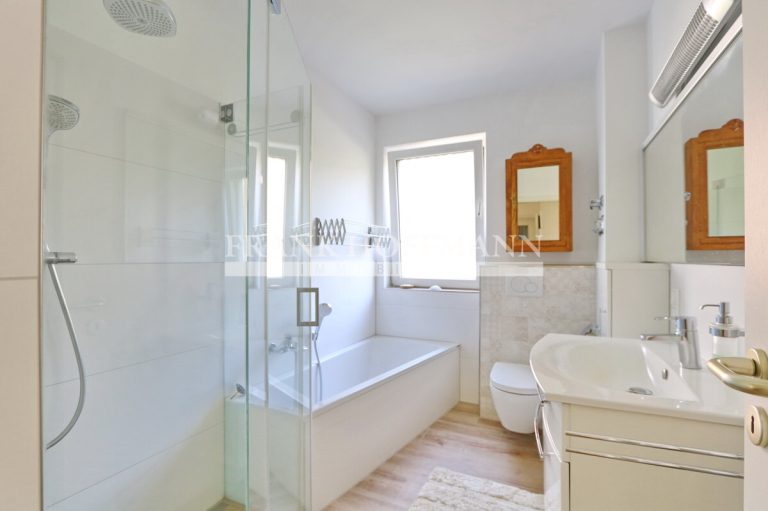 Immobilienangebot - Hamburg - Alle - Gepflegte Wohnung mit Balkon, Garten und Tiefgaragen-Stellplatz in Hamburg-Volksdorf
