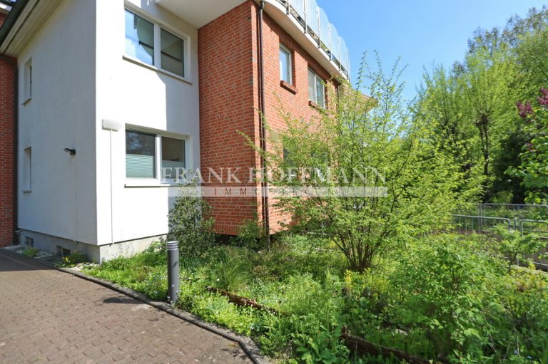 Immobilienangebot - Hamburg - Alle - Gepflegte Wohnung mit Balkon, Garten und Tiefgaragen-Stellplatz in Hamburg-Volksdorf
