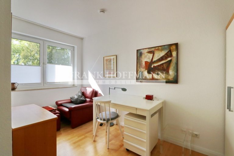 Immobilienangebot - Hamburg - Alle - Gepflegte Wohnung mit Balkon, Garten und Tiefgaragen-Stellplatz in Hamburg-Volksdorf