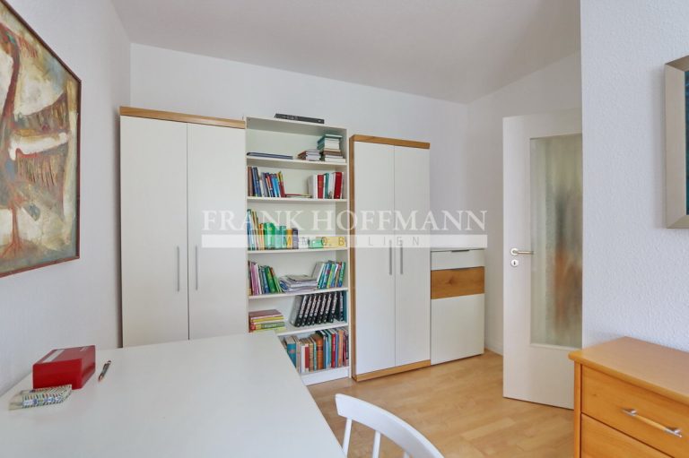 Immobilienangebot - Hamburg - Alle - Gepflegte Wohnung mit Balkon, Garten und Tiefgaragen-Stellplatz in Hamburg-Volksdorf