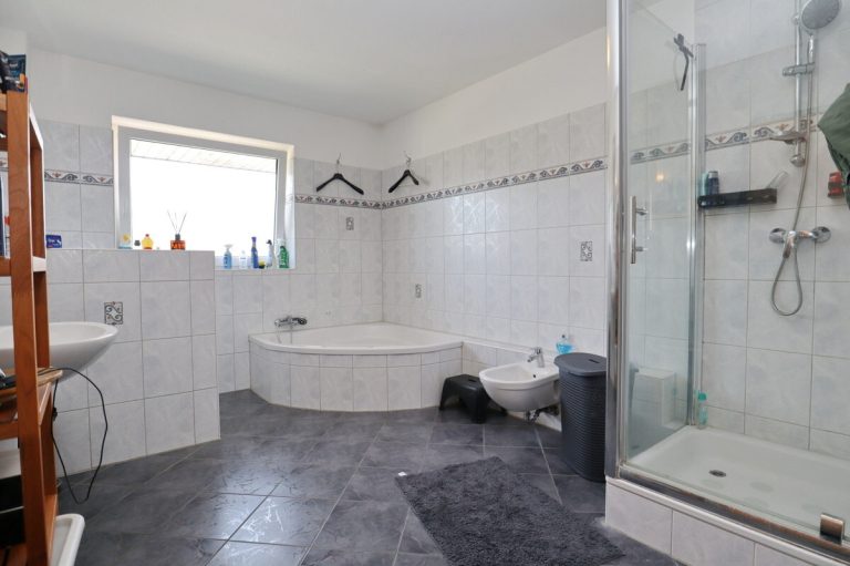 Immobilienangebot - Kaltenkirchen - Haus_Wohnung - Familientraum auf 172m² Wohnfläche! Doppelhaushälfte in gefragter Lage Kaltenkirchens