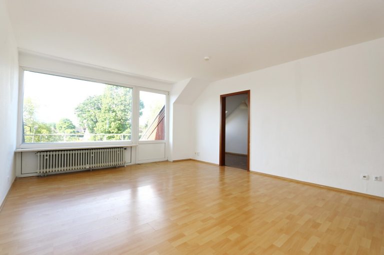 Immobilienangebot - Halstenbek - Haus_Wohnung - Sanierungsbedürftige Dachgeschosswohnung in zentraler Lage Halstenbeks !