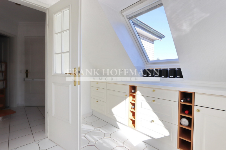 Immobilienangebot - Hamburg - Zins_Rendite - Kapitalanlage - Schöne Eigentumswohnung mit TG-Stellplatz (vermietet) in Hamburg-Jenfeld