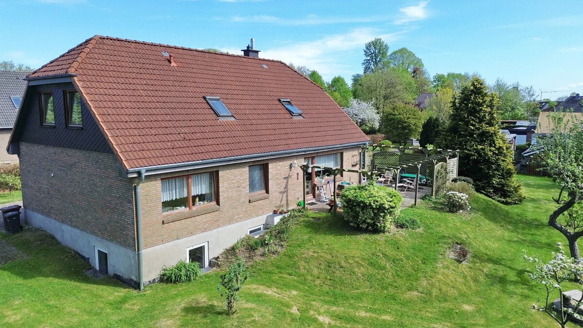 Immobilienangebot - Wiemersdorf - Haus_Wohnung - Großzügiges Einfamilienhaus mit Einliegerwohnung auf herrlichem Grundstück von Wiemersdorf