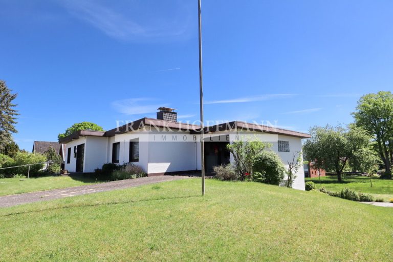 Immobilienangebot - Großenaspe - Haus_Wohnung - Lichtdurchflutetes Einfamilienhaus über zwei Ebenen in ruhiger Wohnlage von Großenaspe
