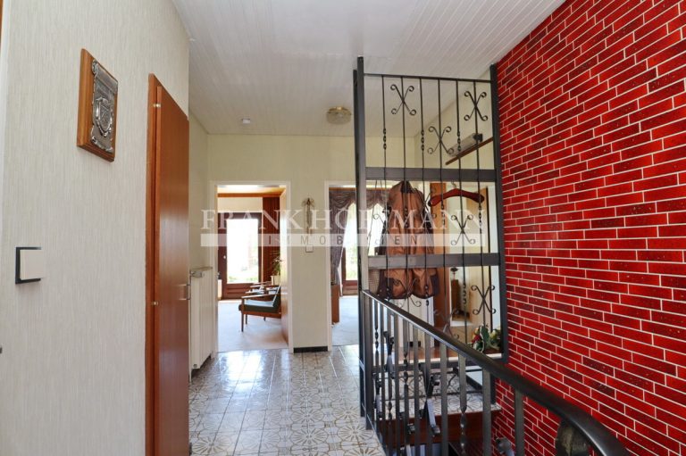 Immobilienangebot - Großenaspe - Haus_Wohnung - Lichtdurchflutetes Einfamilienhaus über zwei Ebenen in ruhiger Wohnlage von Großenaspe