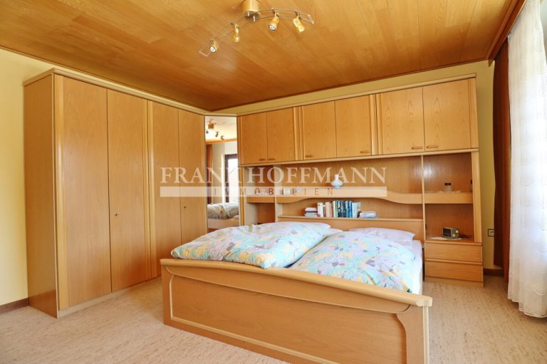 Immobilienangebot - Großenaspe - Haus_Wohnung - Lichtdurchflutetes Einfamilienhaus über zwei Ebenen in ruhiger Wohnlage von Großenaspe