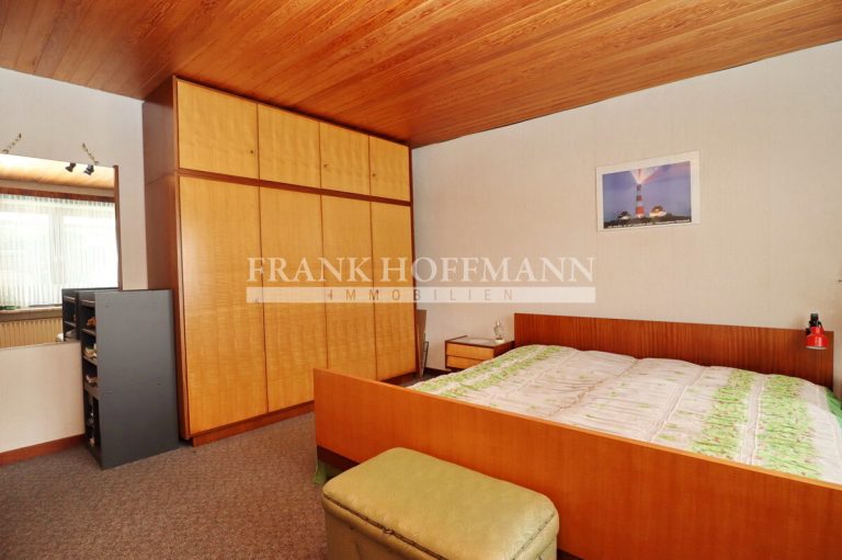 Immobilienangebot - Großenaspe - Haus_Wohnung - Lichtdurchflutetes Einfamilienhaus über zwei Ebenen in ruhiger Wohnlage von Großenaspe