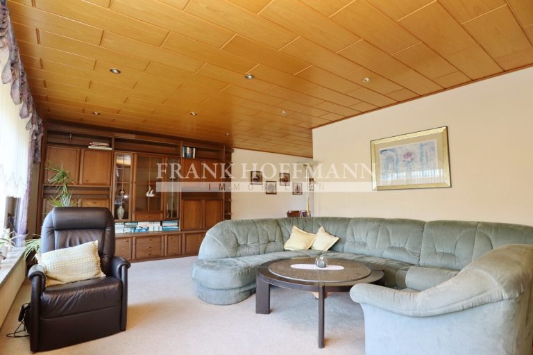 Immobilienangebot - Großenaspe - Haus_Wohnung - Lichtdurchflutetes Einfamilienhaus über zwei Ebenen in ruhiger Wohnlage von Großenaspe