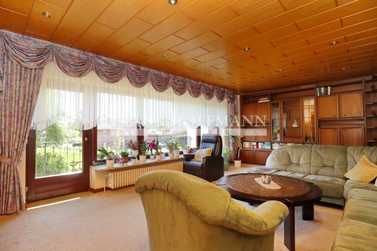Immobilienangebot - Großenaspe - Haus_Wohnung - Lichtdurchflutetes Einfamilienhaus über zwei Ebenen in ruhiger Wohnlage von Großenaspe