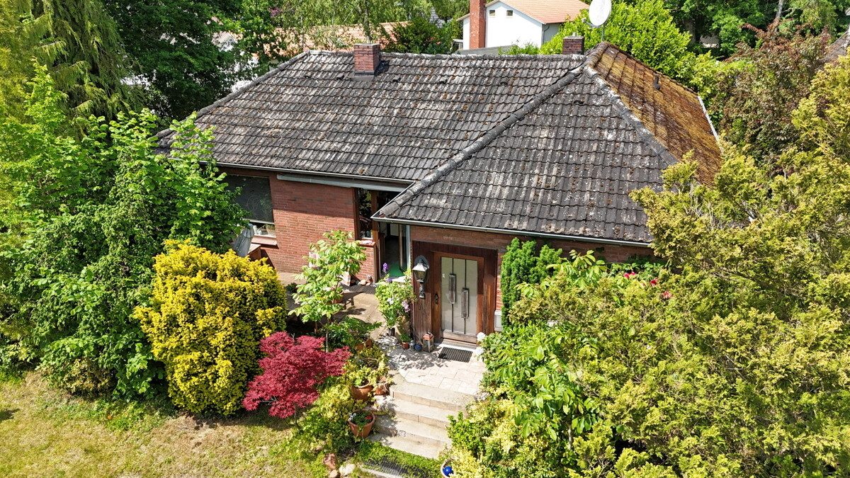 Immobilienangebot - Henstedt-Ulzburg - Haus_Wohnung - Einfamilienhaus auf großem Grundstück in Henstedt-Ulzburg (OT Rhen)