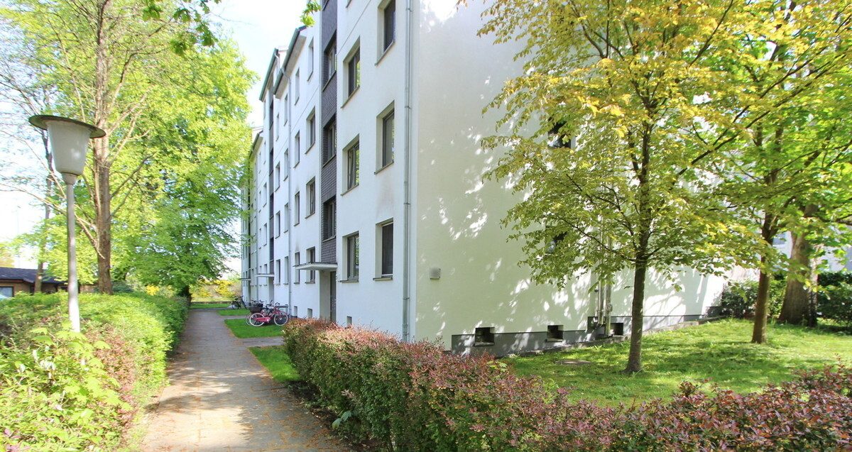 Immobilienangebot - Hamburg - Haus_Wohnung - Moderne 2-Zimmer-Wohnung mit Balkon und Stellplatz in ruhiger Lage von Hamburg-Eidelstedt