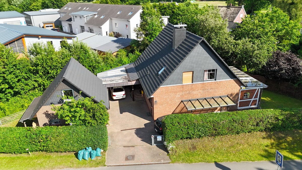 Immobilienangebot - Itzstedt - Haus_Wohnung - Modernisiertes Ein-/Zweifamilienhaus mit viel Platz für die ganze Familie in Itzstedt