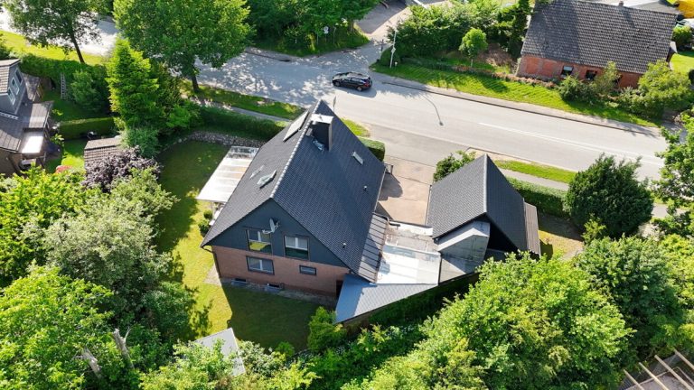 Immobilienangebot - Itzstedt - Haus_Wohnung - Modernisiertes Ein-/Zweifamilienhaus mit viel Platz für die ganze Familie in Itzstedt