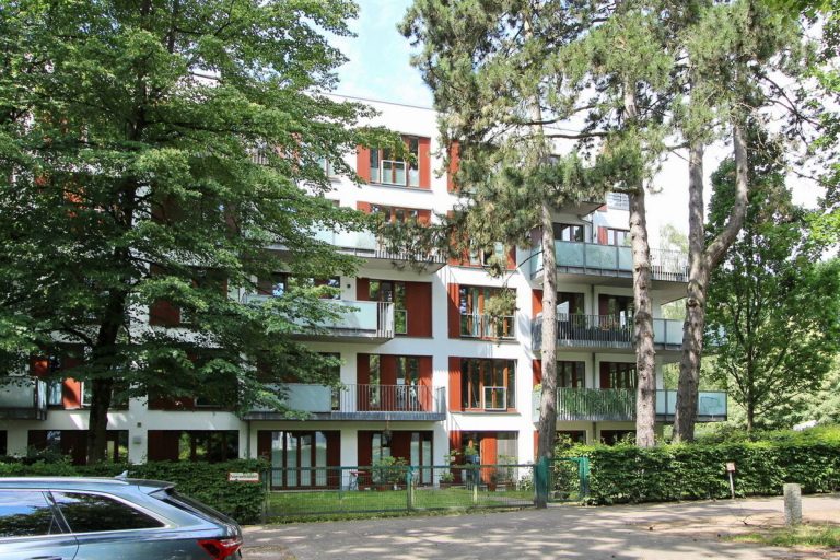 Immobilienangebot - Hamburg - Haus_Wohnung - Wohnen mit Blick auf den Tierpark Hagenbeck - 3 Zimmer, Balkon und Tiefgaragenstellplatz