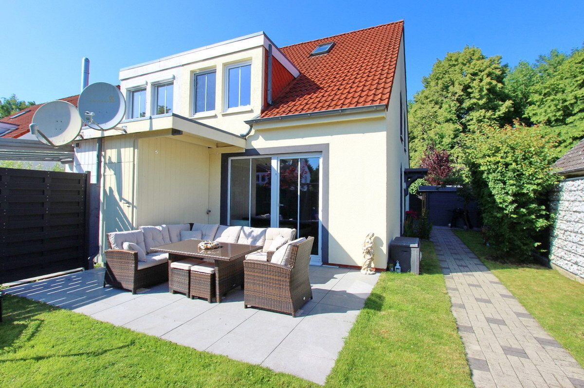 Immobilienangebot - Elmshorn - Haus_Wohnung - Moderne Doppelhaushälfte mit ausgebautem Dachstudio & Doppelcarport in Elmshorn