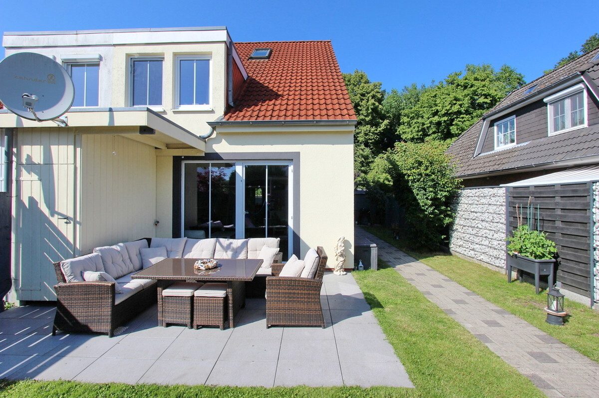 Immobilienangebot - Elmshorn - Haus_Wohnung - Moderne Doppelhaushälfte mit ausgebautem Dachstudio & Doppelcarport in Elmshorn