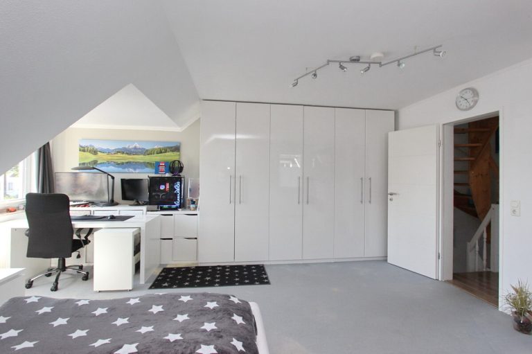 Immobilienangebot - Elmshorn - Haus_Wohnung - Moderne Doppelhaushälfte mit ausgebautem Dachstudio & Doppelcarport in Elmshorn