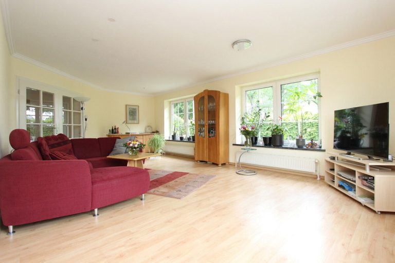 Immobilienangebot - Holm - Haus_Wohnung - Großzügige & gepflegte Doppelhaushälfte mit Vollkeller in Holm
