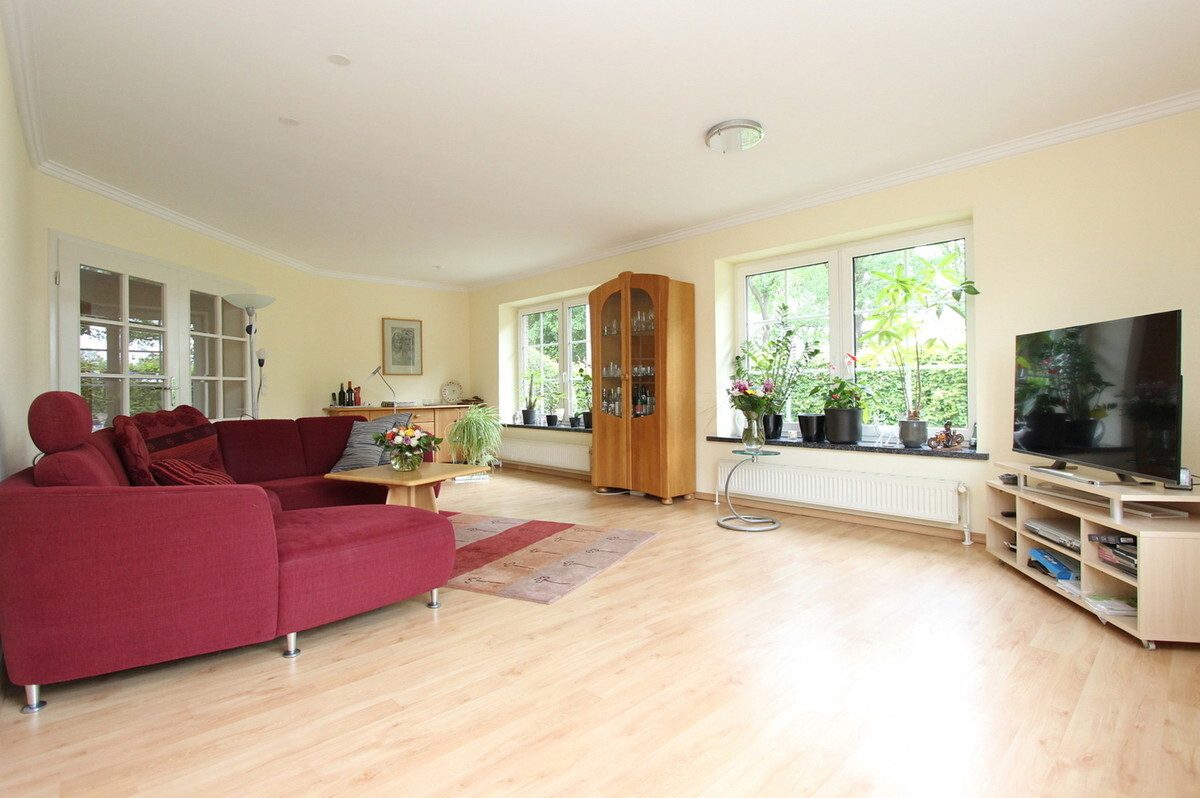 Immobilienangebot - Holm - Haus_Wohnung - Großzügige & gepflegte Doppelhaushälfte mit Vollkeller in Holm