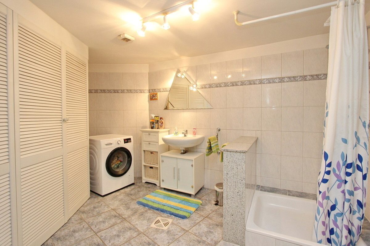 Immobilienangebot - Holm - Haus_Wohnung - Großzügige & gepflegte Doppelhaushälfte mit Vollkeller in Holm