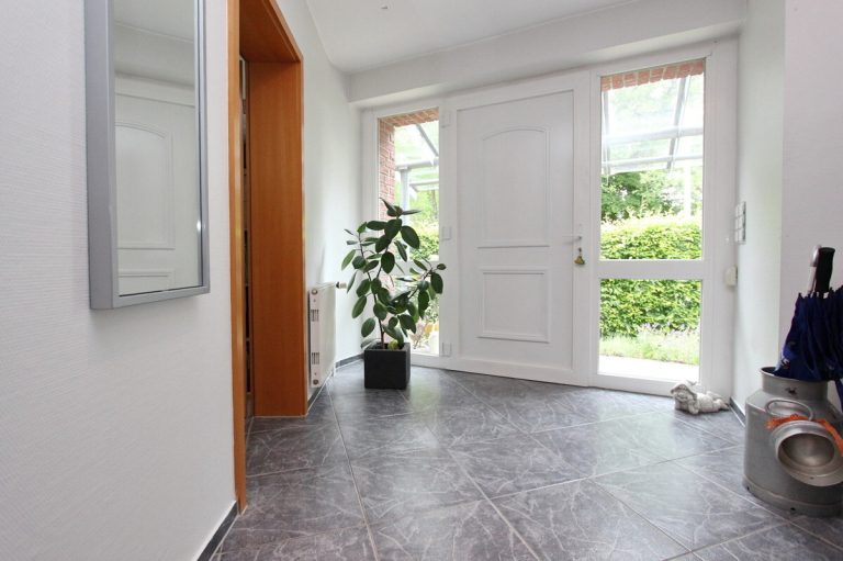 Immobilienangebot - Holm - Haus_Wohnung - Großzügige & gepflegte Doppelhaushälfte mit Vollkeller in Holm