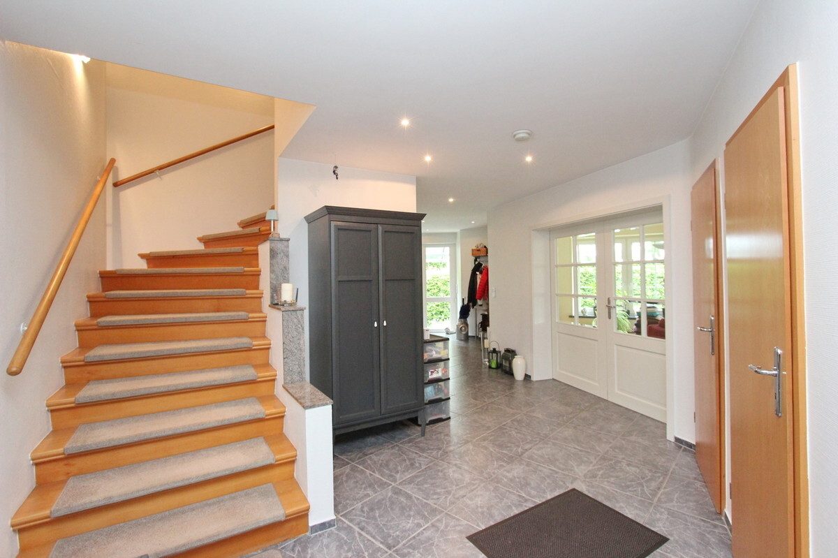 Immobilienangebot - Holm - Haus_Wohnung - Großzügige & gepflegte Doppelhaushälfte mit Vollkeller in Holm