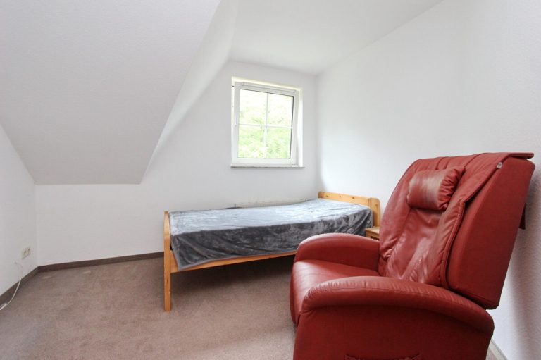 Immobilienangebot - Holm - Haus_Wohnung - Großzügige & gepflegte Doppelhaushälfte mit Vollkeller in Holm