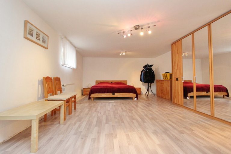 Immobilienangebot - Holm - Haus_Wohnung - Großzügige & gepflegte Doppelhaushälfte mit Vollkeller in Holm