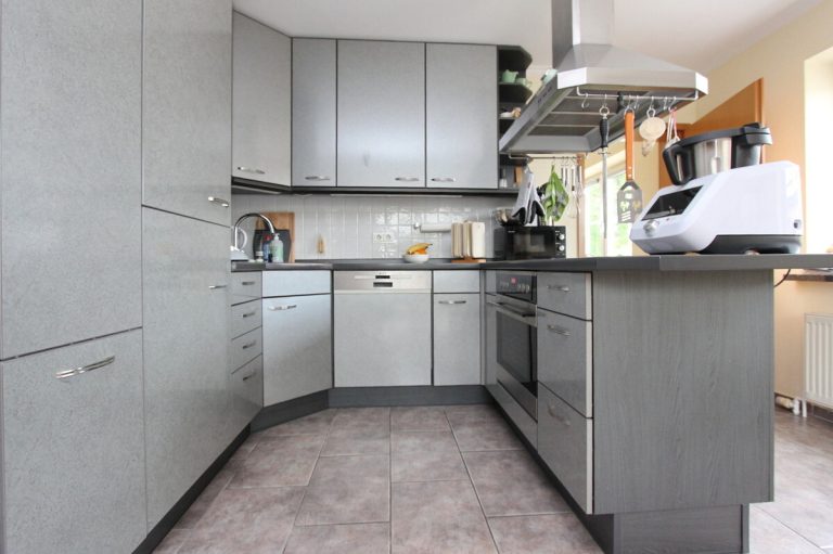 Immobilienangebot - Holm - Haus_Wohnung - Großzügige & gepflegte Doppelhaushälfte mit Vollkeller in Holm