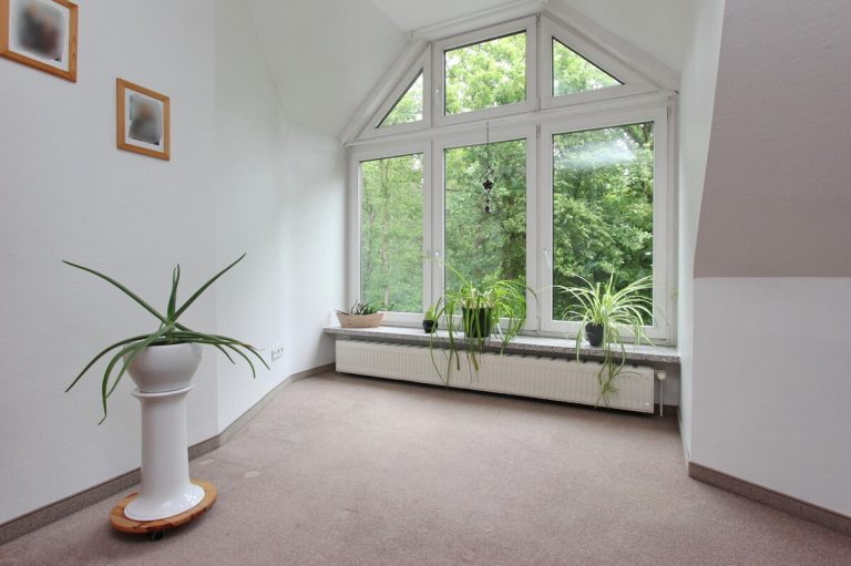 Immobilienangebot - Holm - Haus_Wohnung - Großzügige & gepflegte Doppelhaushälfte mit Vollkeller in Holm