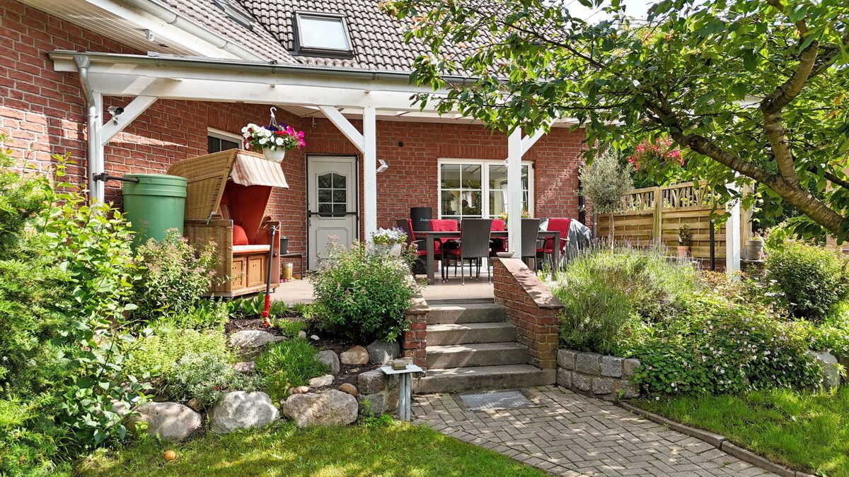 Immobilienangebot - Holm - Haus_Wohnung - Großzügige & gepflegte Doppelhaushälfte mit Vollkeller in Holm