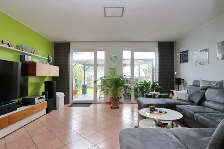 Immobilienangebot - Kaltenkirchen - Haus_Wohnung - Ideal für die Familie Mittelreihenhaus mit Vollkeller in Kaltenkirchen